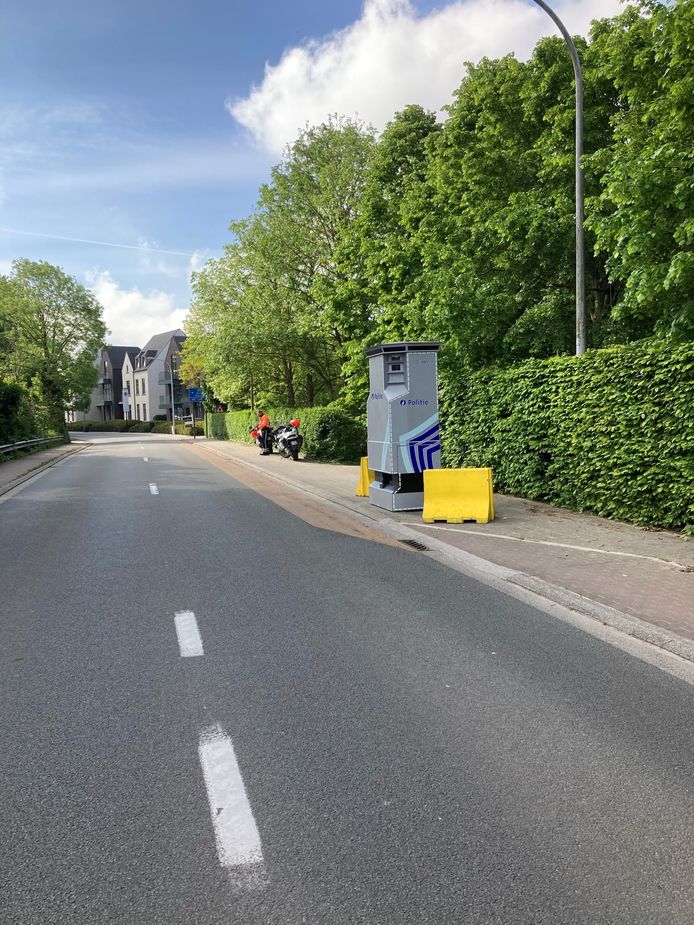 De superflitspaal in de Kerkstraat in Zulte
