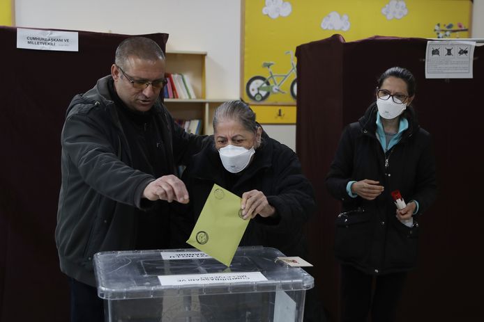 Bijna 61 miljoen Turken gaan vandaag naar de stembus.
