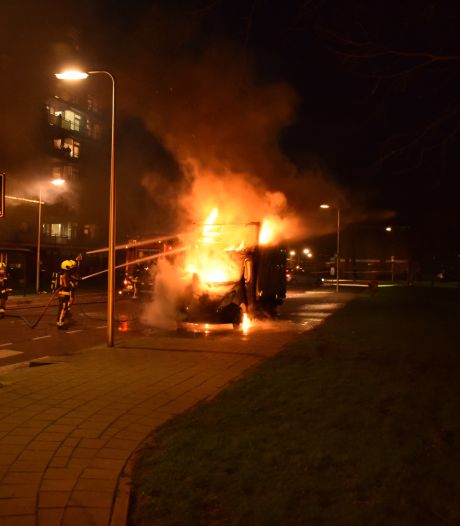 Onrustige avond in Gouda: drie auto’s in vlammen op