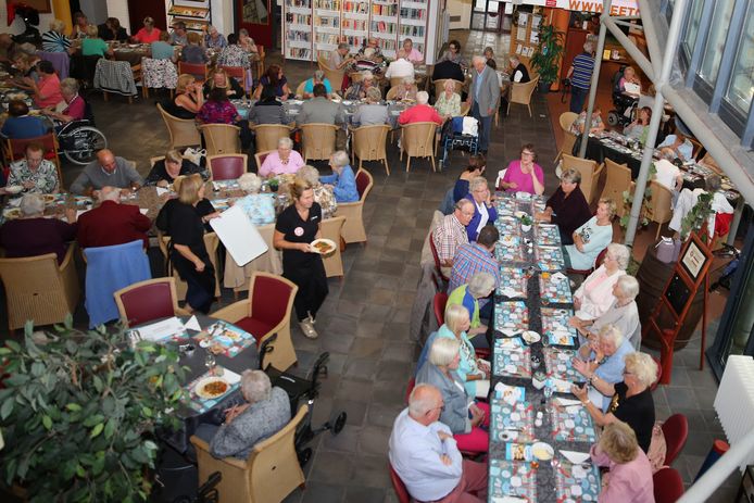 Eetcafé De Leyens in seniorencomplex Gondelkade.