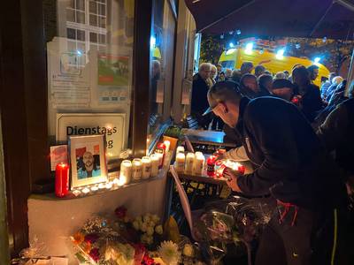 Environ 300 personnes devant le café où deux hommes ont perdu la vie à Eupen