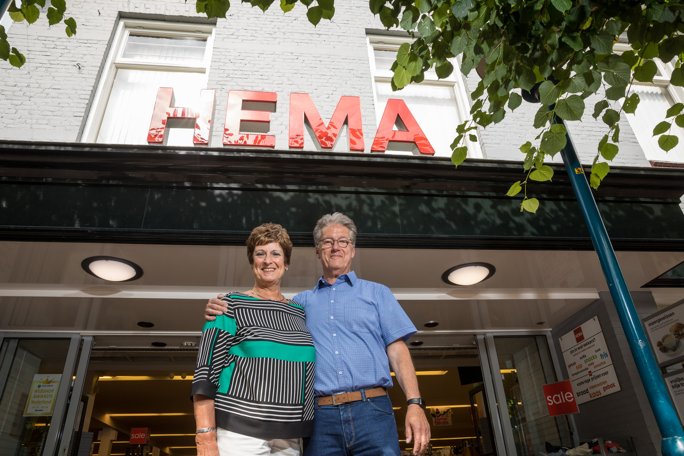 Na 39 jaar afscheid nemen van de Hema in Epe (en Vaassen), dat gaat Jos Lily Zwart echt niet in de koude kleren zitten | Foto | destentor.nl