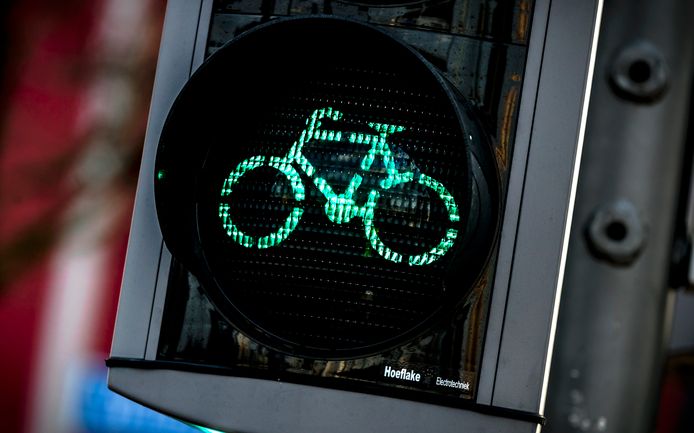 Het verkeerslicht staat de laatste tijd langer op groen, zodat ook de laatste in de wachtrij door kan rijden.