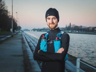 Karel is wereldkampioen ‘achtertuinlopen’ met meer dan 500 kilometer op drie dagen: “Gehaktballetjes met puree en appelmoes hebben me erdoor geholpen”