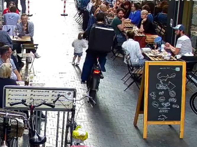 KIJK. Kleutertje op haar na aangereden in voetgangerszone door koerier op fatbike in Sint-Niklaas: “Maatregelen nemen vooraleer er doden vallen”