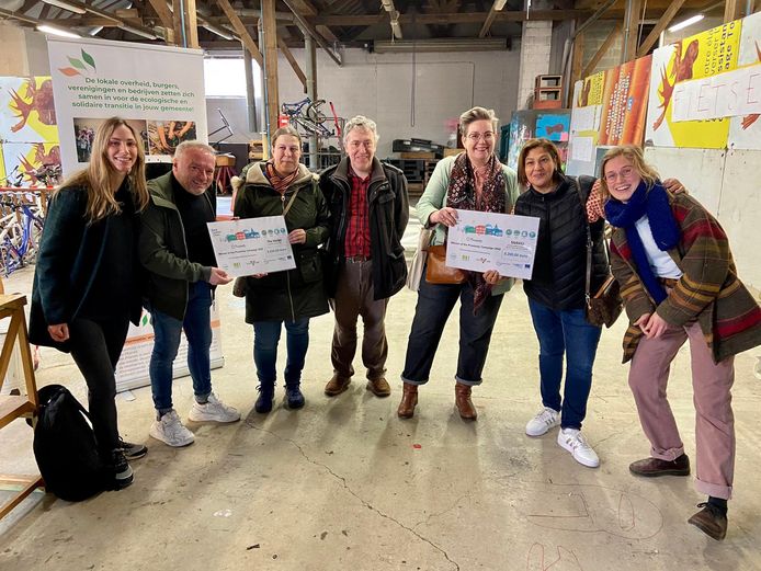 uitreiking cheques voor duurzame projecten: winnaars Saamo en The Hedge uit Vilvoorde