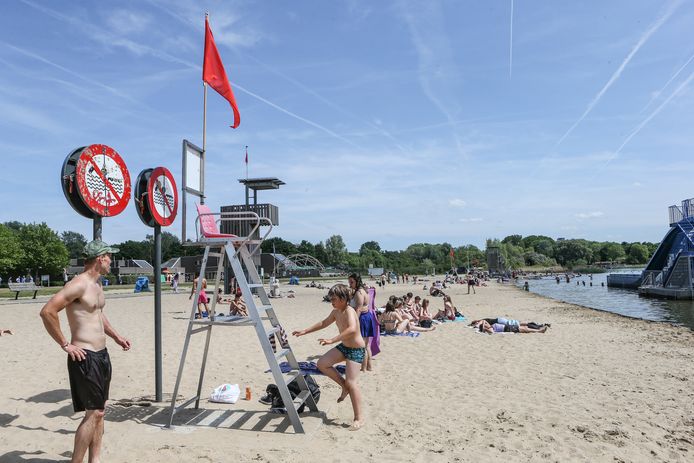 Gentenaars zoeken verkoeling in de Blaarmeersen.