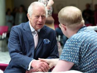 Koning Charles spreekt met kankerpatiënten bij eerste werkbezoek na eigen kankerdiagnose