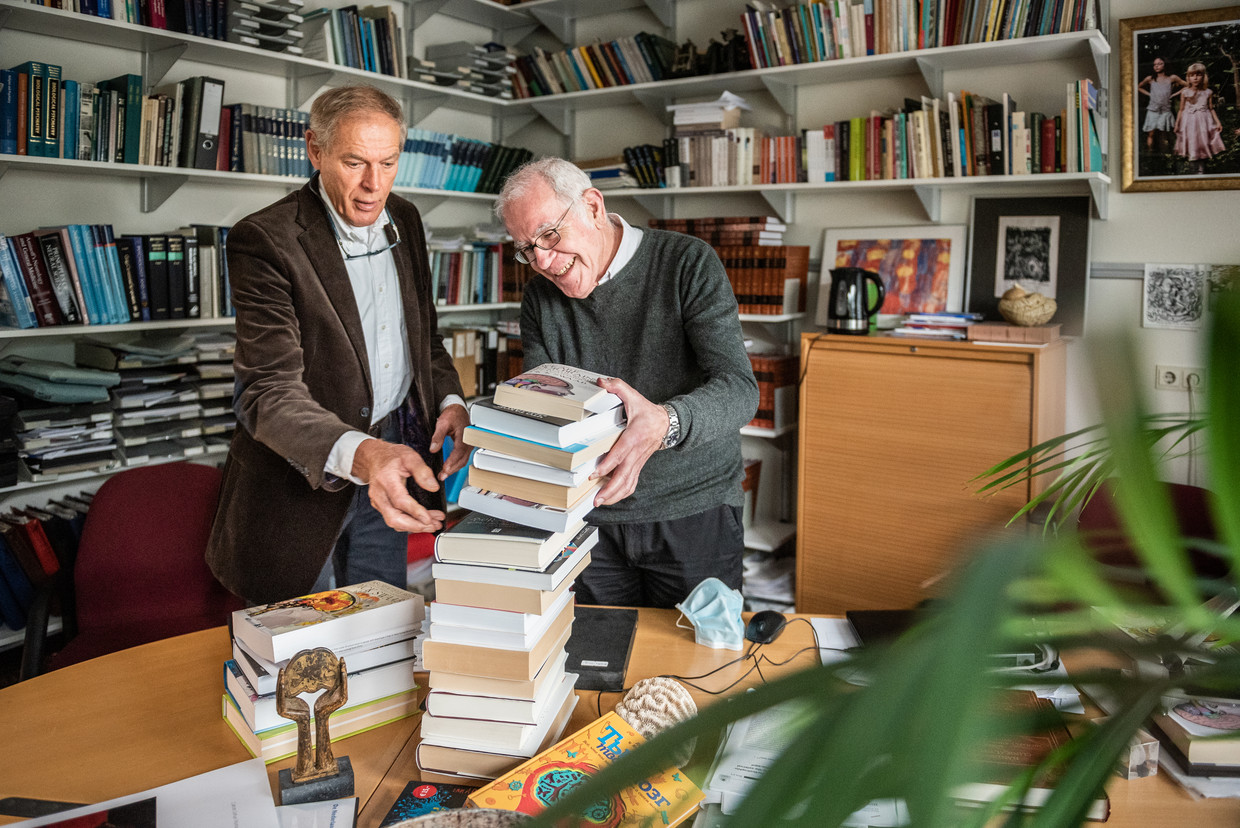 Ard Schenk en Dick Swaab (r.): ‘Wij een risicogroep? Totaal niet mee bezig.’ Beeld Simon Lenskens