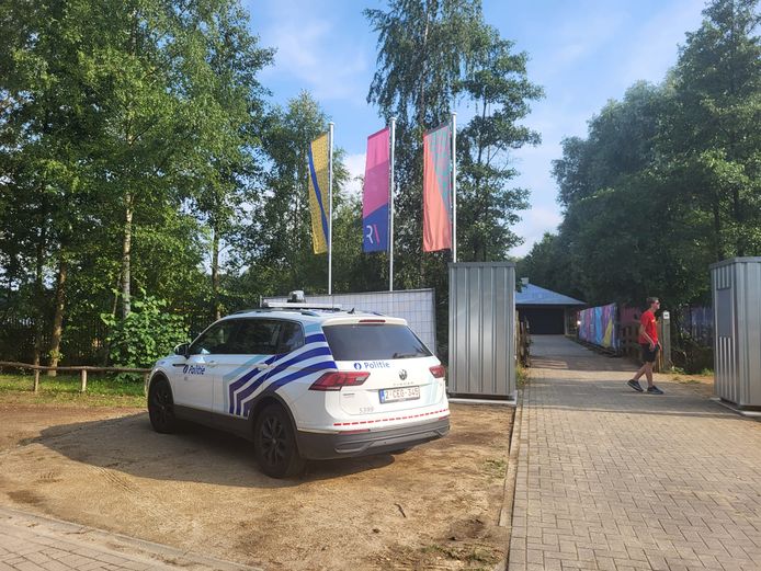 De politie en de hulpdiensten zijn ter plaatse aan de Plas in Rotselaar.