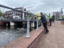 Verwarde man achtervolgt mensen in binnenstad Almelo