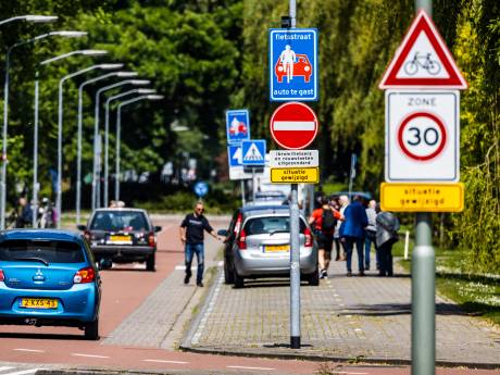 Gewijzigde verkeerssituatie op Dordtse Nassauweg is gevaarlijk: ‘Niemand heeft door dat rijrichting is veranderd’