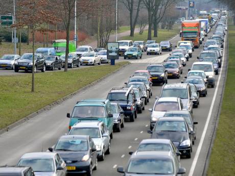 Eindhoven moet auto verbannen en inzetten op openbaar vervoer 