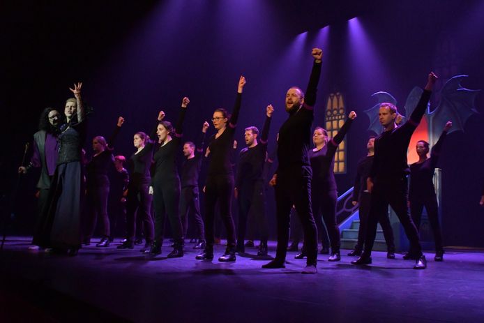 Musicalgroep Colours in Apeldoorn repeteert voor een nieuwe productie