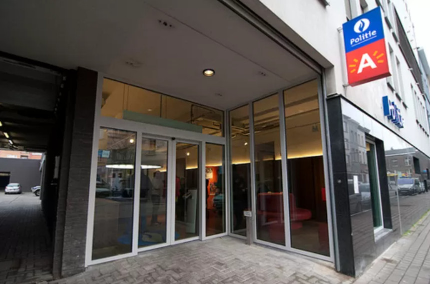 Le bureau de police de la Handelstraat.