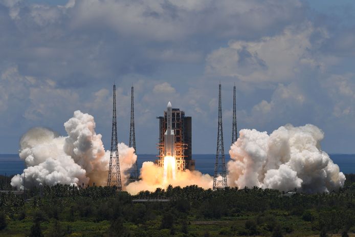 De Tianwen-1 werd in juli vorig jaar met een March-5-raket de ruimte in gestuurd.