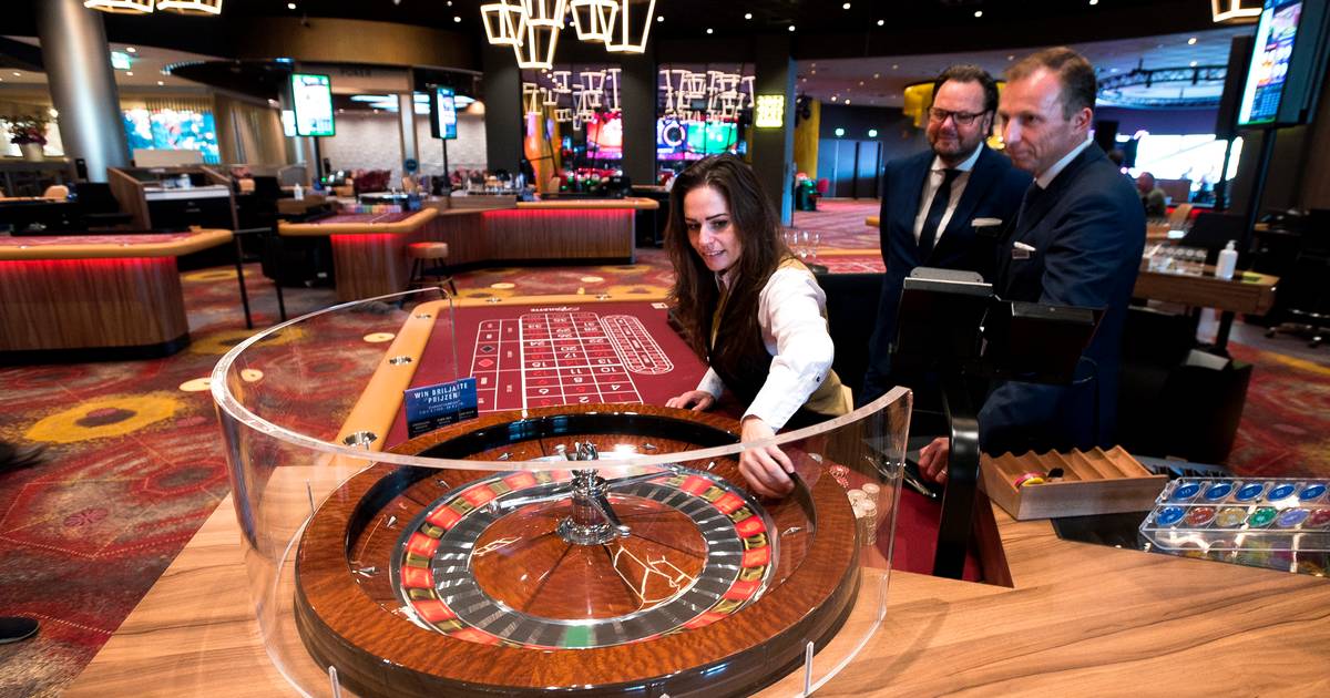 Holland Casino opent nieuwe vestiging: 'Sommigen gaan naar het café,  anderen kiezen voor ons casino' | Utrecht | AD.nl