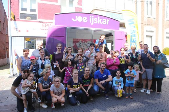 Joe Deelt Ijsjes Uit Aan Zeeman Diest In De Buurt Hln