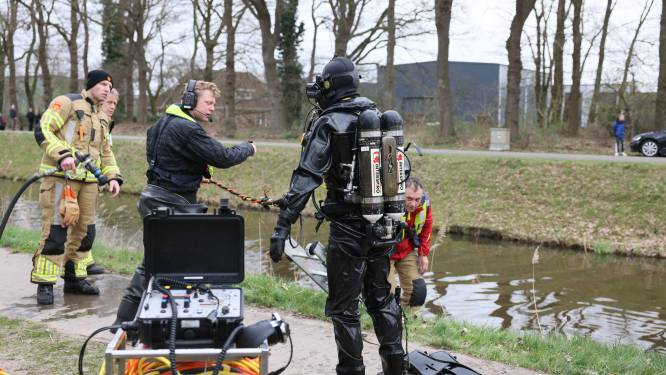 Mysterieuze vondst fiets langs kanaal Lemelerveld: zoektocht met duikers levert niets op