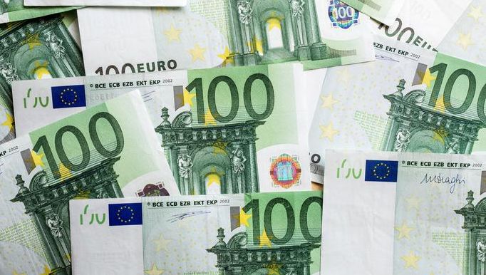 De nouveaux billets de 100 et 200 euros en 2019