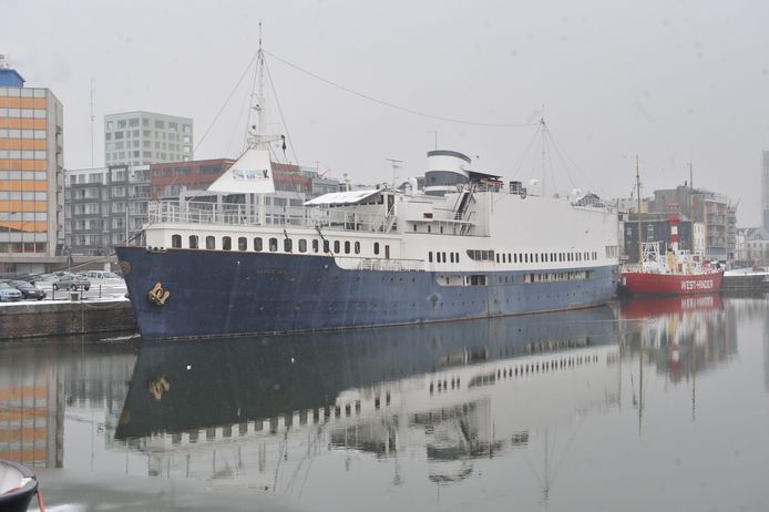 De fuifboot Diamond Princess in Antwerpen na gebakkelei tussen Douwe V. en het stadsbestuur.