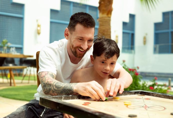 Messi op bezoek in Saoedi-Arabië met zijn gezin.