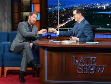Le prince Harry survolté dans le talk-show de Stephen Colbert: “Voilà comment je me suis retrouvé avec le pénis gelé”