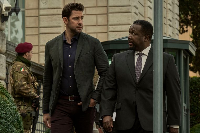 John Krasinski (Jack Ryan) en Wendell Pierce (James Greer) in 'Jack Ryan'. Beeld Amazon Prime Video