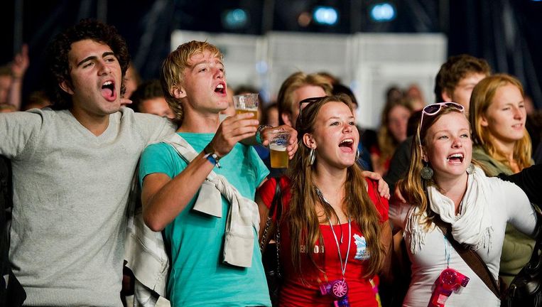 Aankomende studenten vieren feest tijdens de UIT-week in Utrecht. Beeld ANP