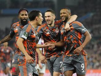 Olympiakos met anderhalf been in Conference League-finale na verrassende 2-4-zege bij Aston Villa