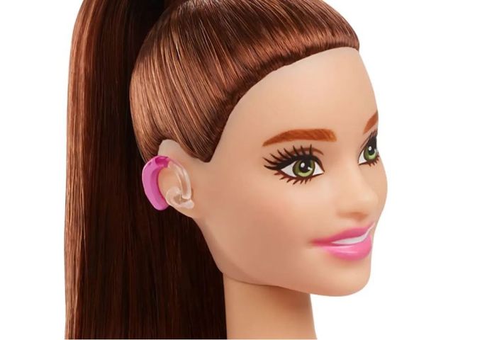 veelbelovend zak jam De nieuwste Barbies hebben gehoorapparaat, een prothese en zijn kleiner of  dikker | Instagram | AD.nl