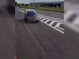 Levensgevaarlijk: auto rijdt achteruit op de E313