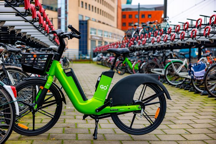 Net als in onder meer Amersfoort worden de komende week tachtig e-bikes door het bedrijf GO Sharing in Apeldoorn verspreid.