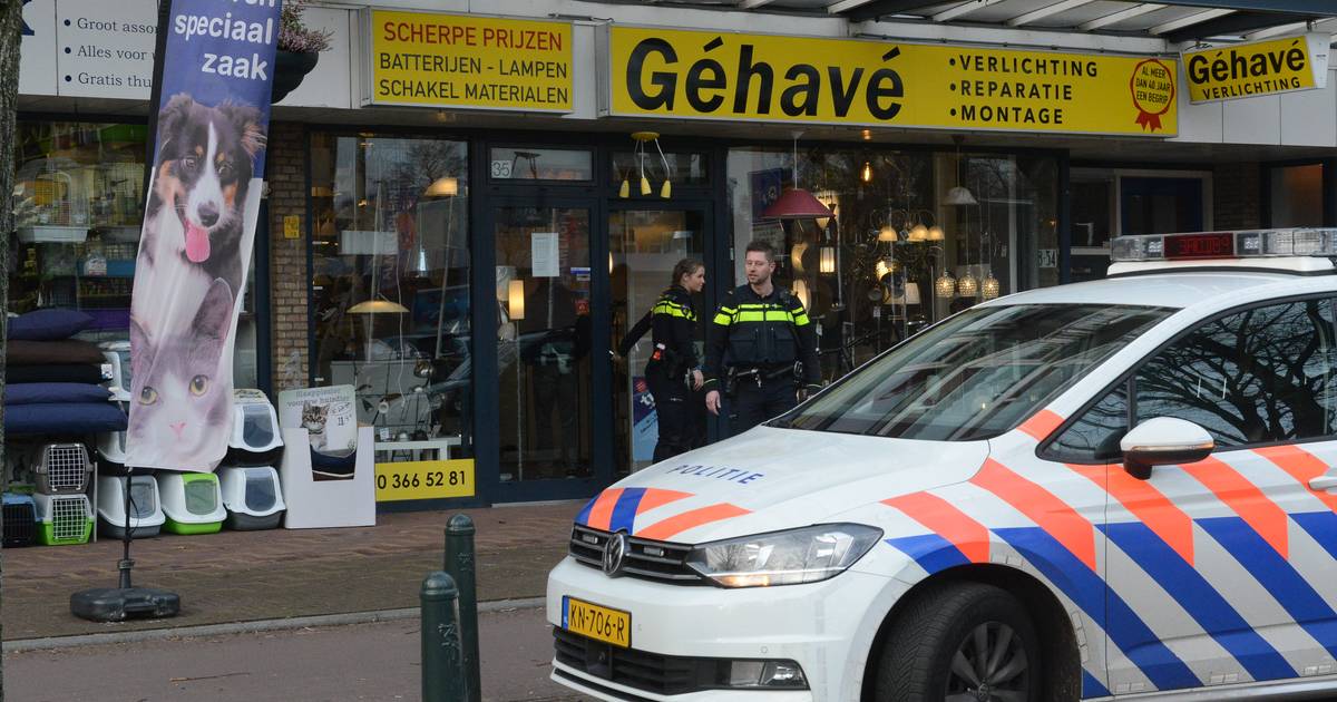 Lampenwinkel aan Almeloplein overvallen Dader doet greep uit kassa