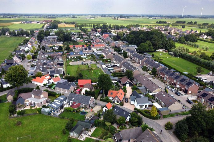 Luchtfoto van het dorp Hellouw.