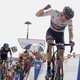 Verbluffende Dumoulin vloert verrezen Froome op  Alto de Puig en pakt rood