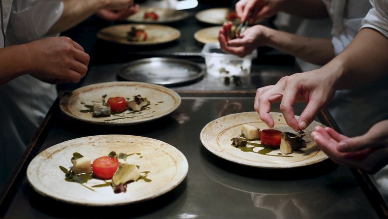 Borden in een Frans restaurant. Beeld reuters