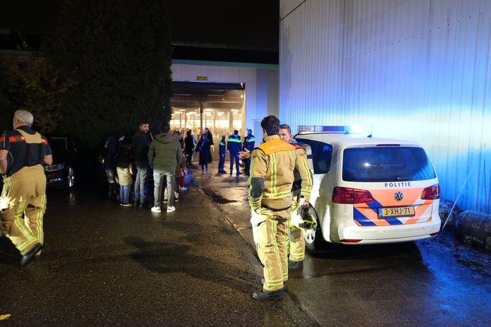 Politie en ambulance zijn bij de Broodfabriek.