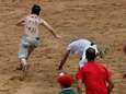 Nederlander Peter Janssen doet het weer: dierenactivist springt in arena Pamplona en gooit zich op bloedende stier