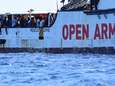 Situatie aan boord van Open Arms voor Lampedusa "onhoudbaar", Salvini laat 27 minderjarigen binnen