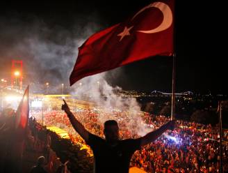 Raids in Turkije na aanhoudingsbevel tegen 89 personen die gelinkt worden aan mislukte coup van 2016