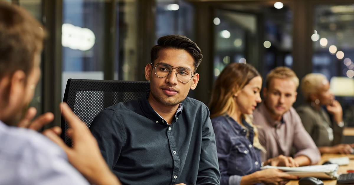 È così che metti le persone davanti a te senza che se ne accorgano |  un lavoro