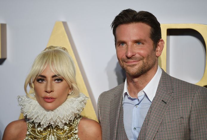 Bradley Cooper speelt naast Lady Gaga in ‘A Star Is Born’. Zijn passage in een Franse talkshow ging niet onopgemerkt voorbij.