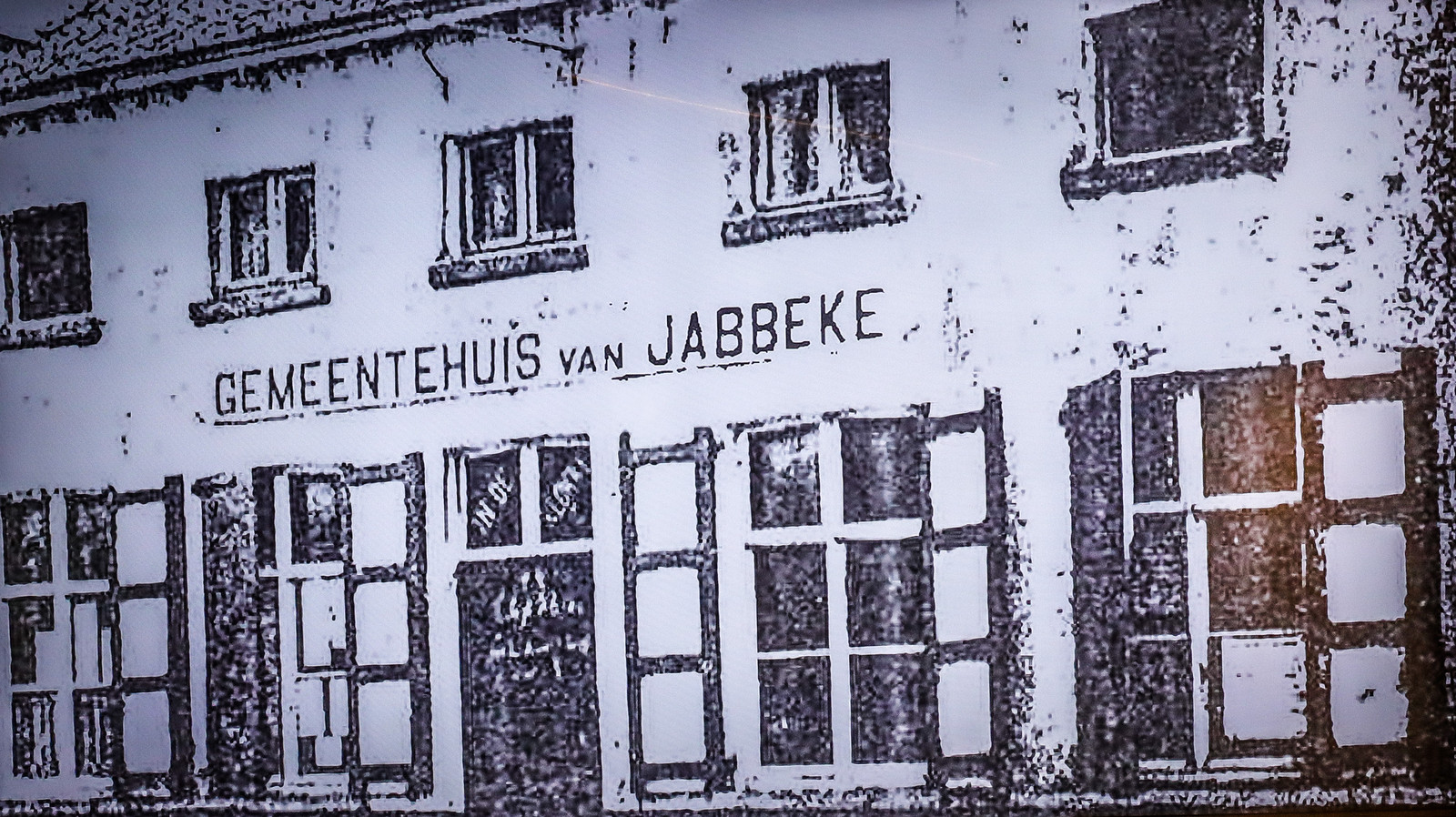 IN BEELD. Jabbeke opent vernieuwd gemeentehuis Foto hln.be