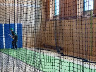Sint-Niklaasinstituut in Anderlecht opent eerste indoor crickettrainingshal in het Brussels gewest