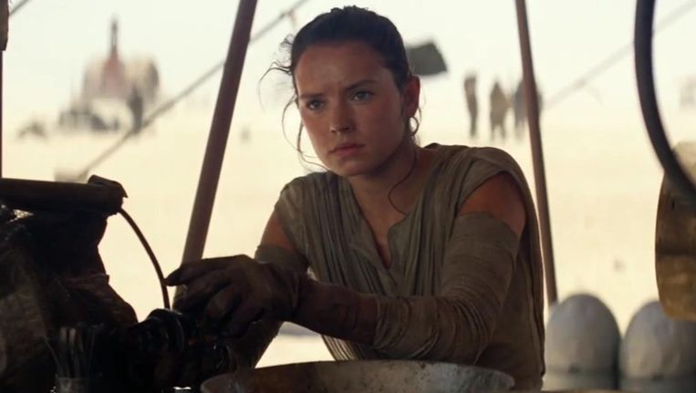 Het vrouwelijke personage Rey wordt omschreven als een 'veerkrachtige overlever'. En dat lijkt verdacht veel op de underdog-heldenrol van Luke Skywalker. Beeld rv
