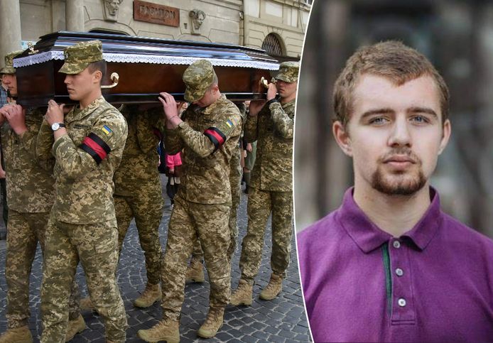 Oekraïense strijders dragen de kist met Artem Dymyd (27) tijdens een plechtigheid in Lviv.