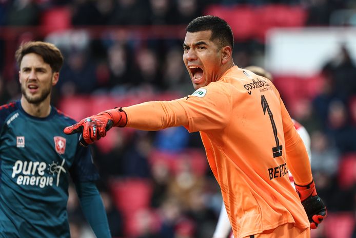 Walter Benitez is terug bij PSV.