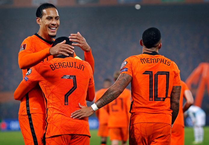 Dengan Virgil van Dijk (kiri) sebagai kapten, Tim Oranye berusaha memenangkan gelar juara dunia di Qatar.