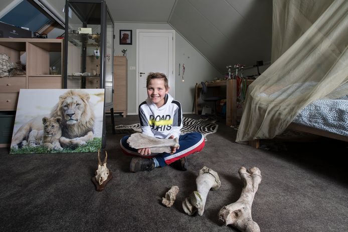 Lieuwe Bruil in zijn slaapkamer.